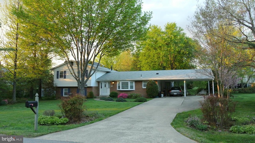 10736 Marlborough Rd, Fairfax, VA 22032 - photo 1