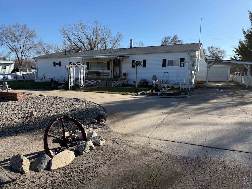 2916 W 21st St, North Platte, NE 69101 - photo 1