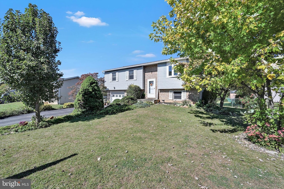 1105 Showers Ln, Reading, PA 19605 - photo 1