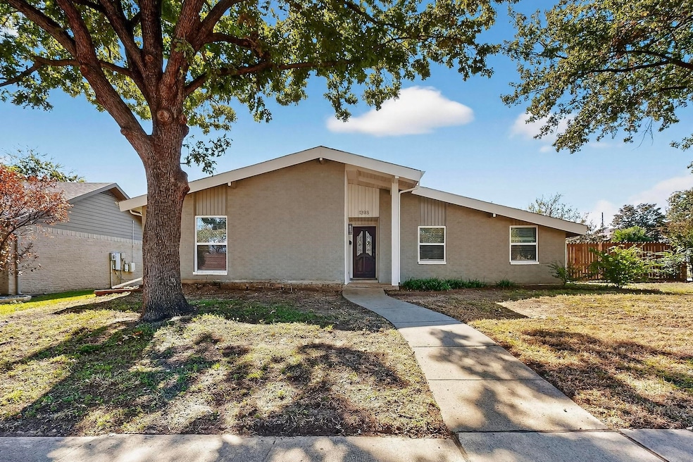 1398 Cherry Hill Ln, Lewisville, TX 75067 - photo 1