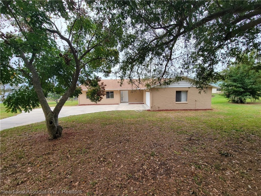 228 S Huntley Dr, Lake Placid, FL 33852 - photo 1