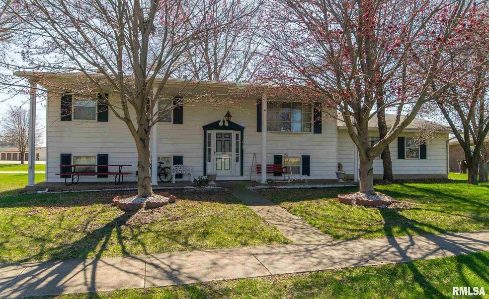 330 Campus View Dr, Lincoln, IL 62656 - photo 1