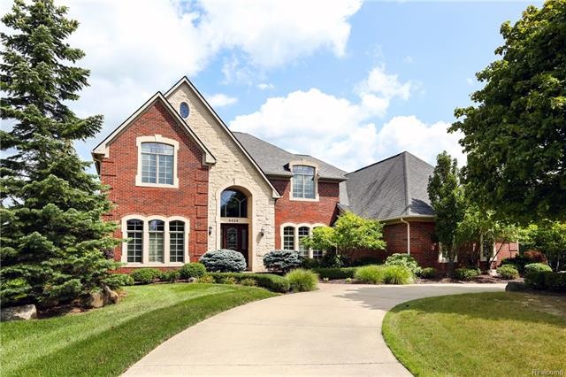 Luxury Living In West Bloomfield