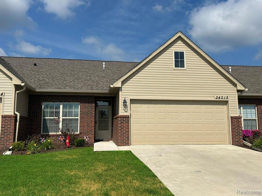 24018 White Pine St unit 74, Flat Rock, MI 48134 - photo 1