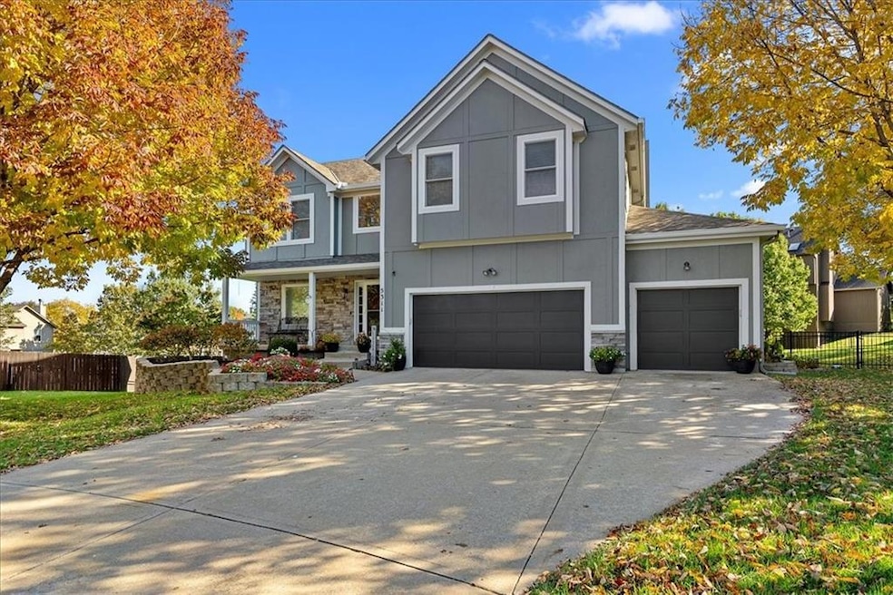 5311 Brownridge Dr, Shawnee, KS 66218 - photo 1