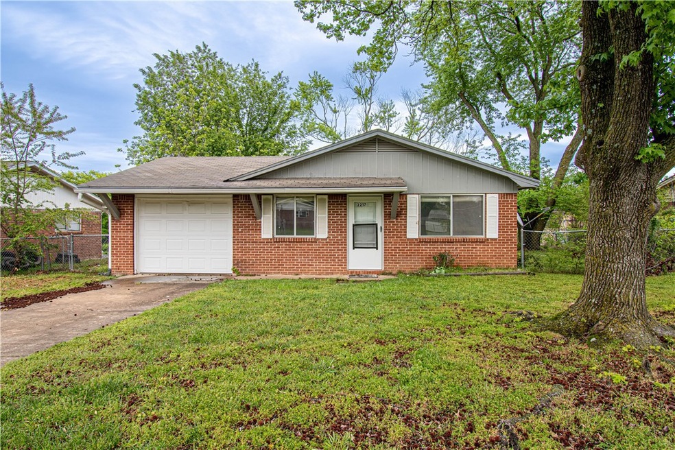 2217 W Alpine Cir, Siloam Springs, AR 72761 - photo 1