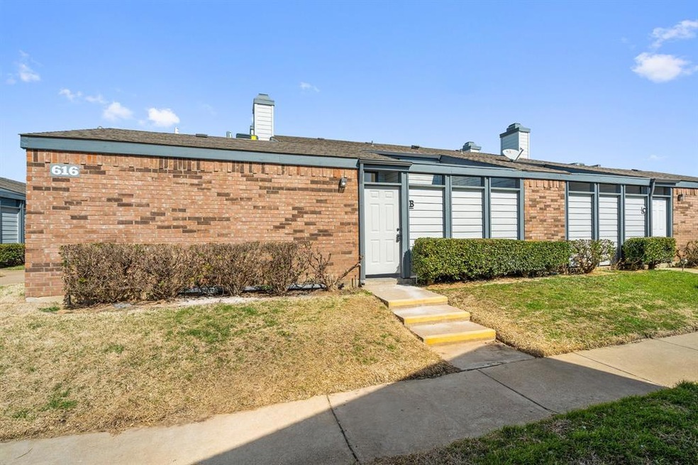 616 Bellaire Dr unit B, Hurst, TX 76053 - photo 1