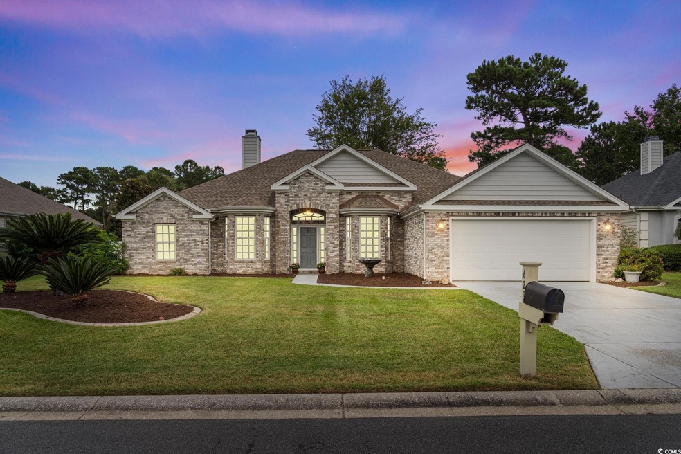 View of front of property featuring a yard and a g