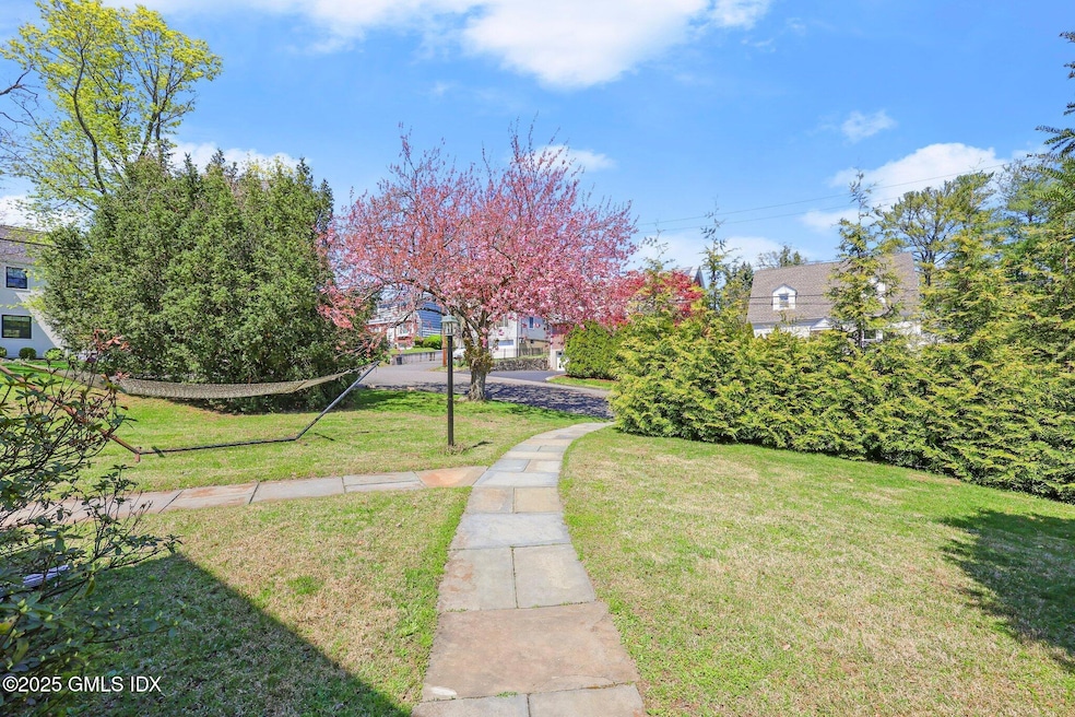 43-web-or-mls-8-reynolds-pl-unit-b
