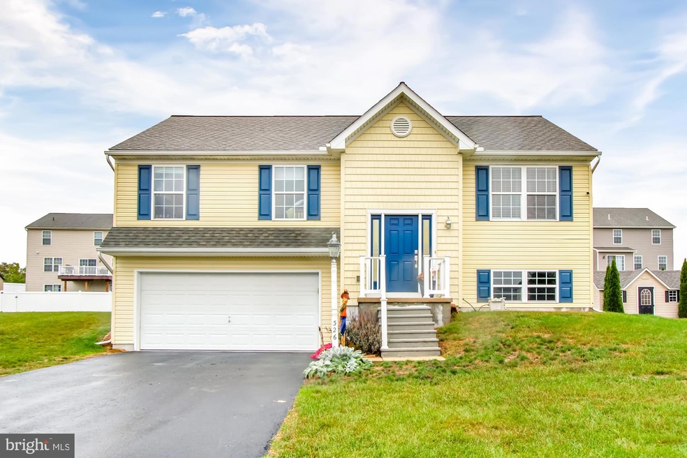 326 Riviera St, Mount Wolf, PA 17347 - photo 1