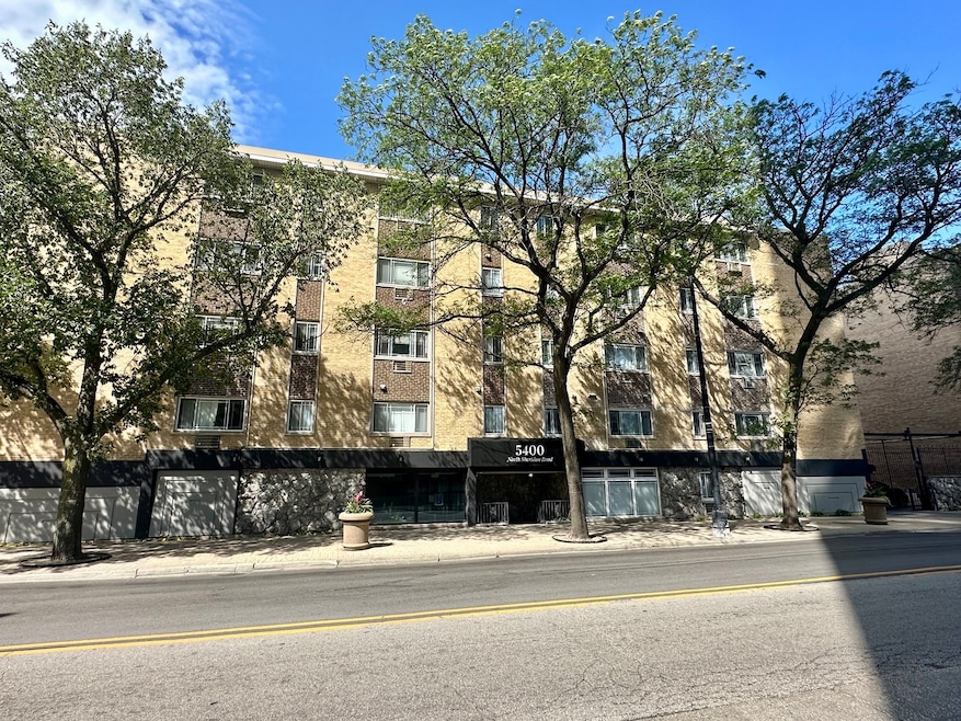 Sheridan Balmoral Apartments unit 202, Chicago, IL 60640 - photo 1