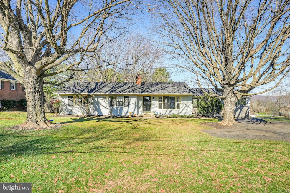 492 Foxcroft Rd, Warrenton, VA 20186 - photo 1