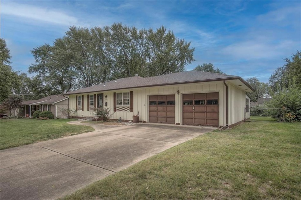 12315 W 52nd St, Shawnee, KS 66216 - photo 1