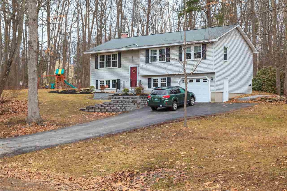 18 Wedgewood Dr, Londonderry, NH 03053 - photo 1