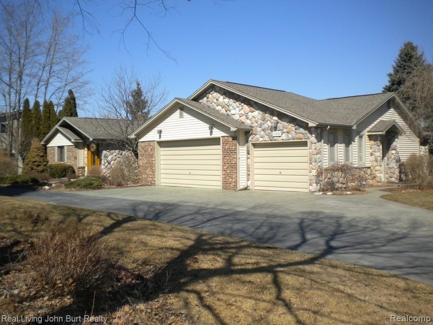 Waterfront Ranch on Lake Orion