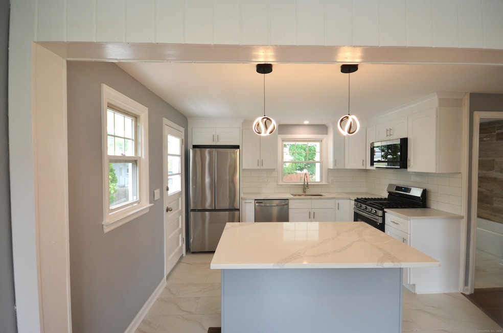 51 Grandview Ave, Norwalk, CT 06850 - photo 1