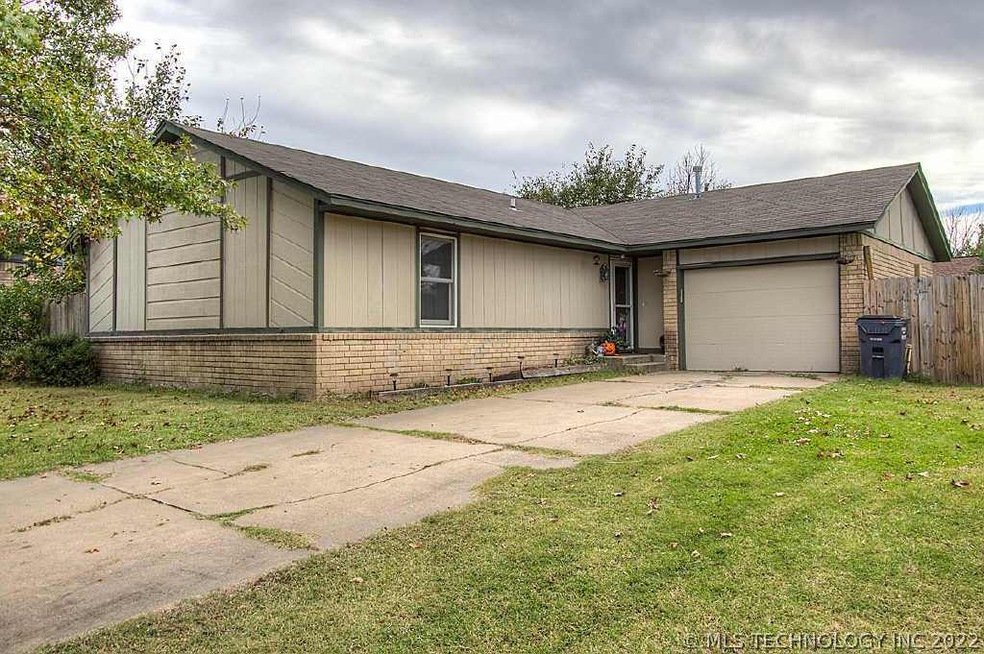 1362 E 143rd St, Glenpool, OK 74033 - photo 1