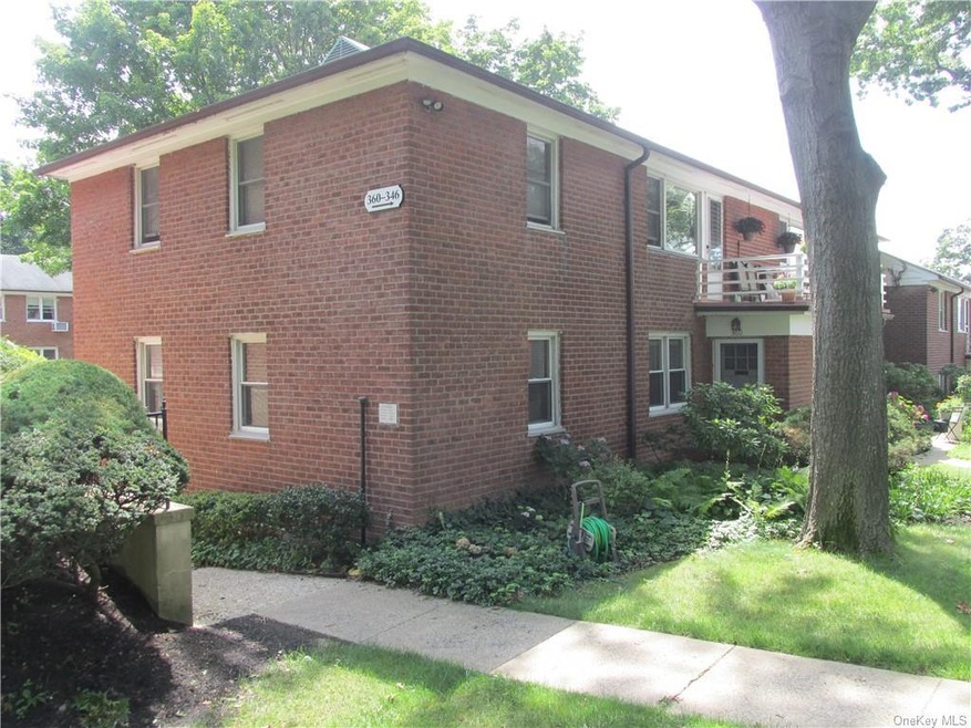 360 S Buckhout St unit 360, Irvington, NY 10533 - photo 1