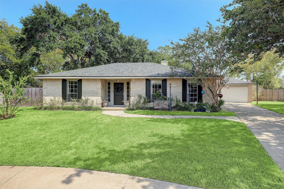 16311 Barcelona Dr, Friendswood, TX 77546 - photo 1