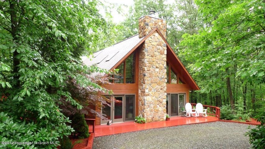 142 Buck Ridge Dr, Drums, PA 18222 - photo 1