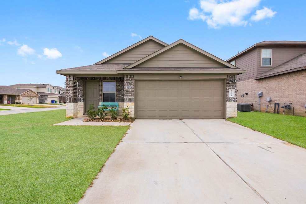 16703 Lonely Pines Dr, Conroe, TX 77302 - photo 1