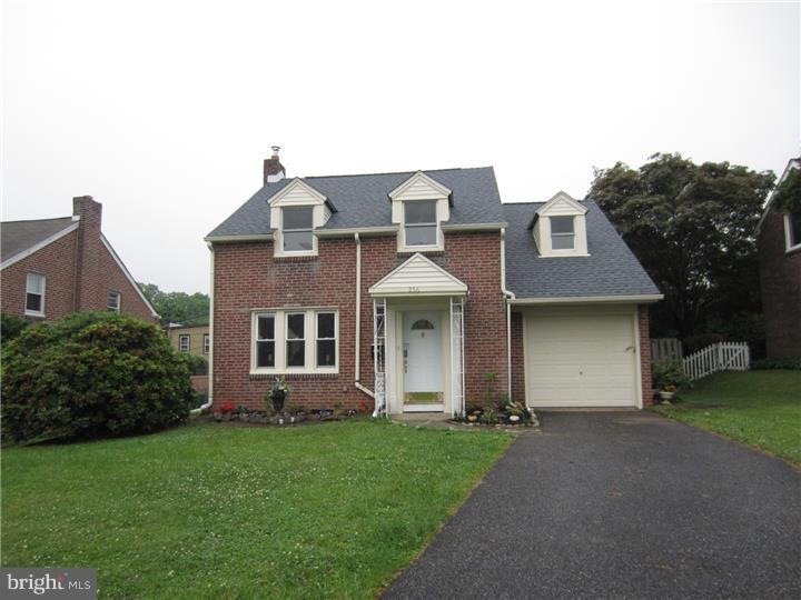 256 W Essex Ave, Lansdowne, PA 19050 - photo 1