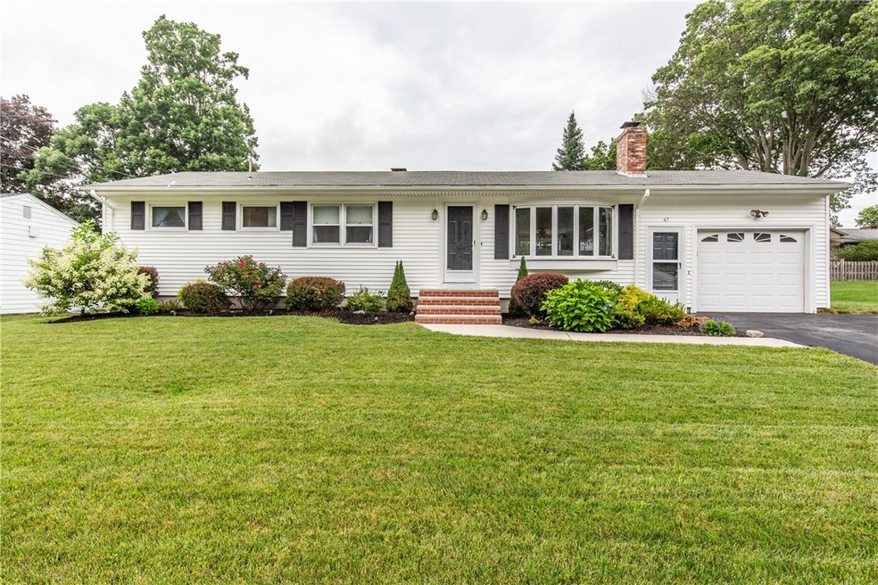 47 Rockcrest Dr, Cranston, RI 02920 - photo 1