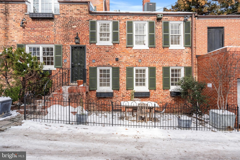 1319 34th St NW, Washington, DC 20007 - photo 1