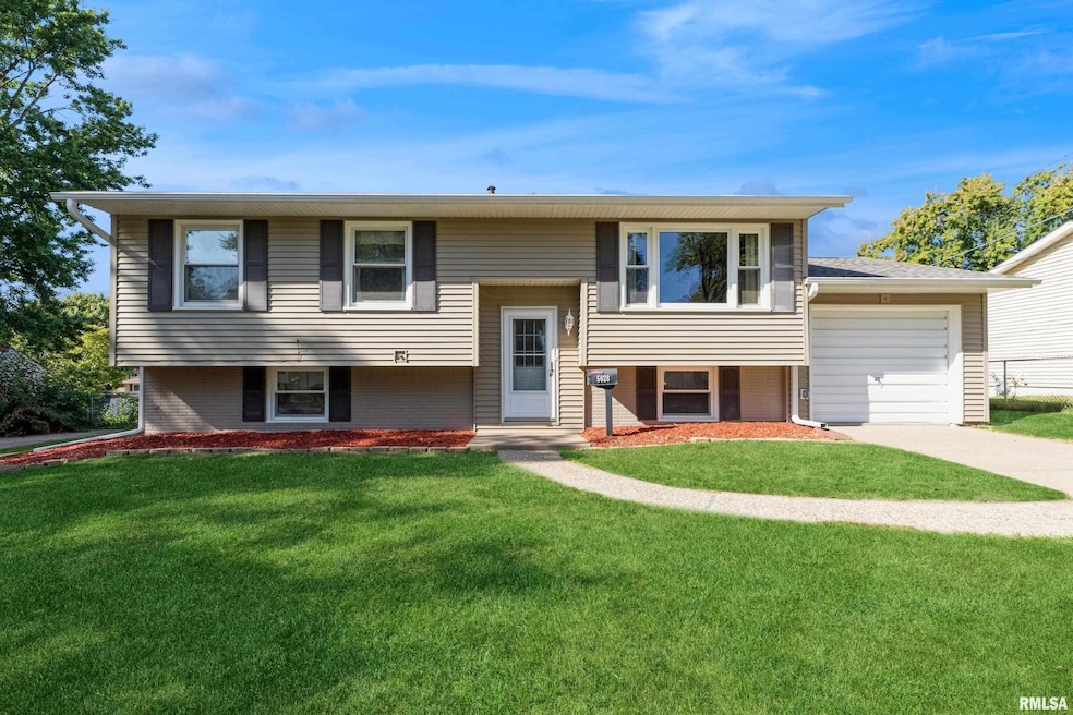 5028 Warren St, Davenport, IA 52806 - photo 1