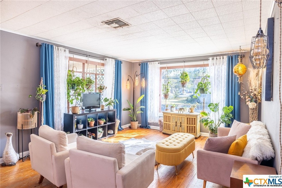 973 E Cedar St, Seguin, TX 78155 - photo 1