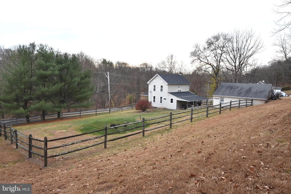 102 Game Farm Rd, Schwenksville, PA 19473 - photo 1