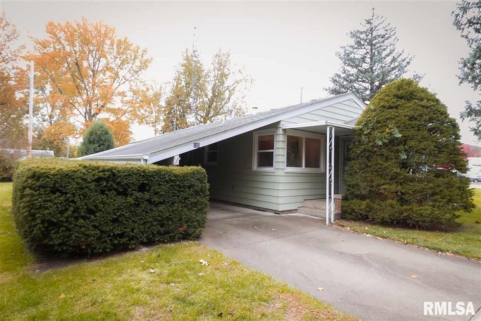 105 Southgate St, Lincoln, IL 62656 - photo 1