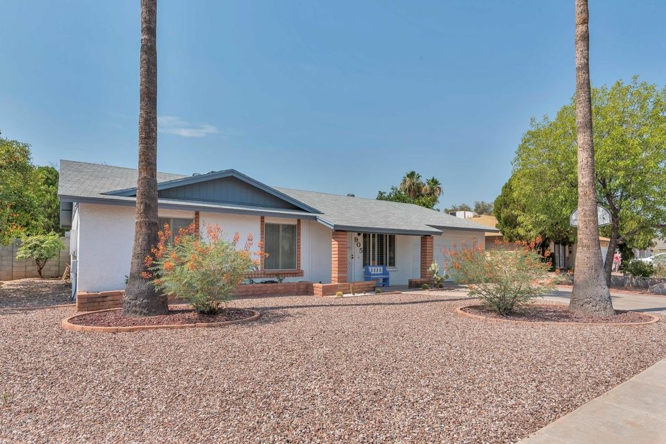 905 W. LOBO AVE.