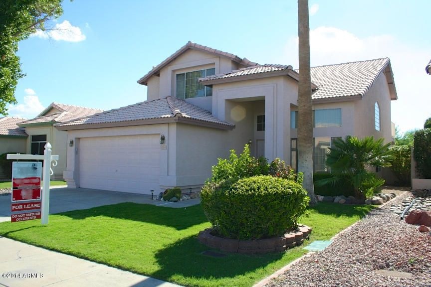 2 Great curb appeal!