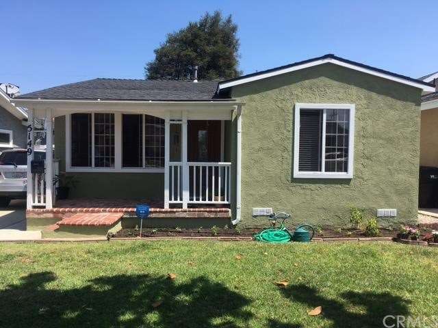 View from front of the adorable home.