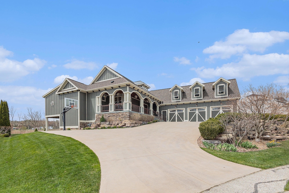 18029 Hammond Bay Dr, Spring Lake, MI 49456 - photo 1