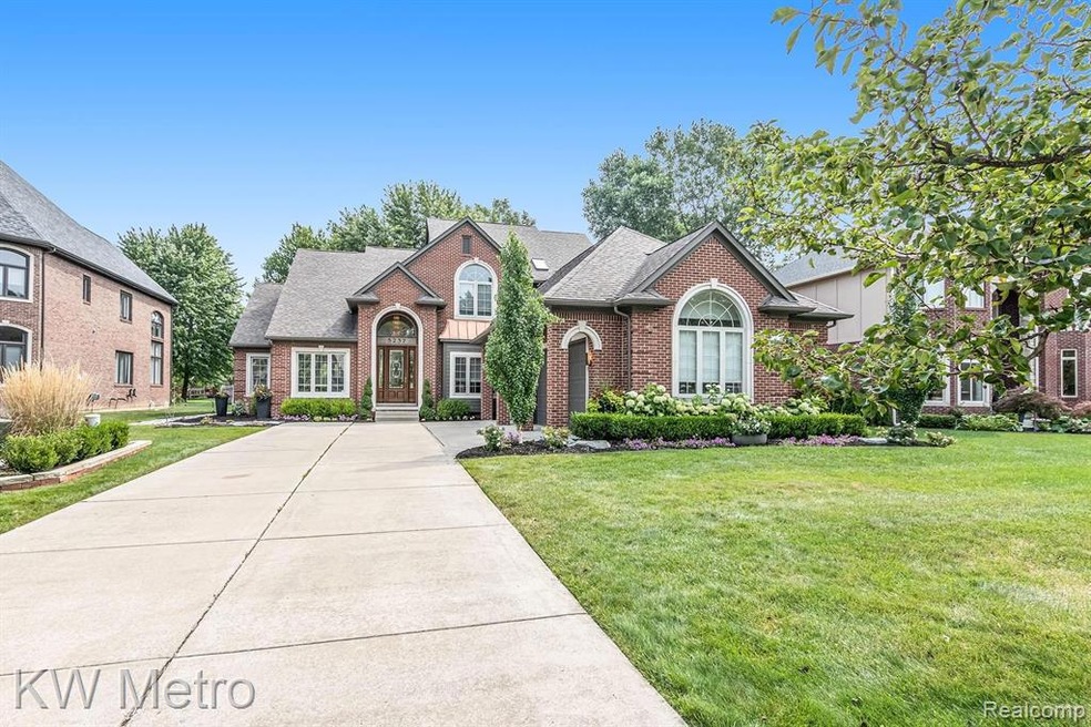 Driveway & Front Yard View