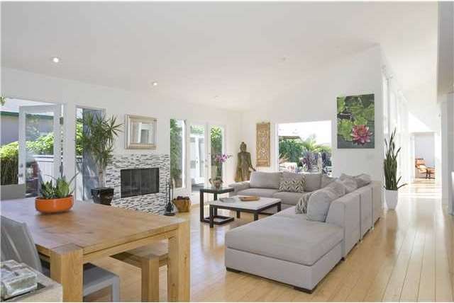 Contemporary Living in Talmadge. Light Hardwood fl
