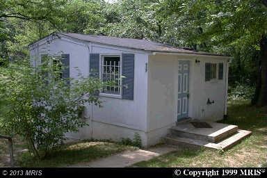 927 Balboa Ave, Capitol Heights, MD 20743 - photo 1