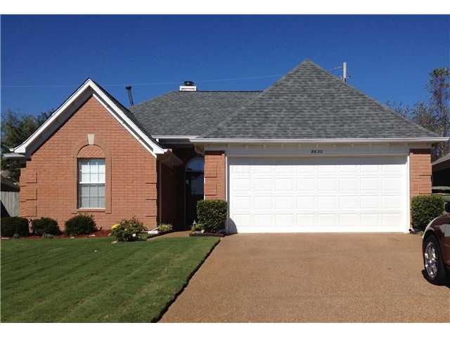 Well maintained home on a delightful cove. Super c