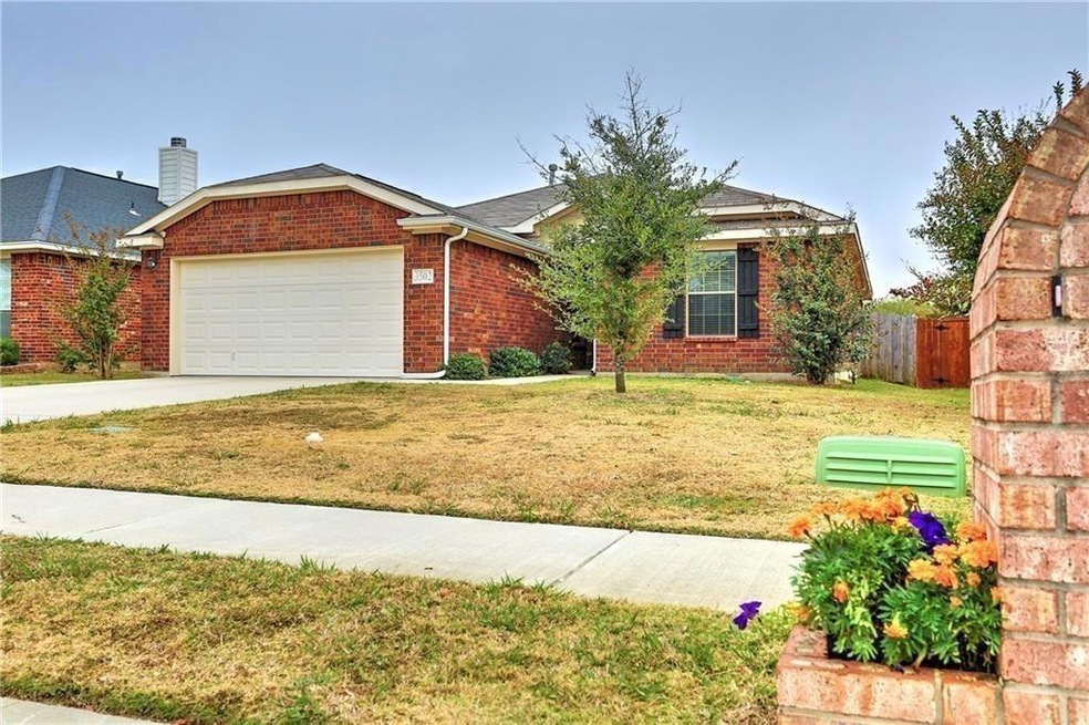 3502 Columbus St, Gainesville, TX 76240 - photo 1