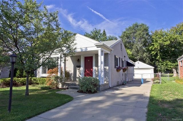 Delightful Updated Ranch on Dead-End Street