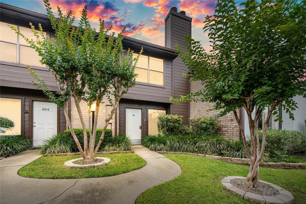 8020 Braesmain Dr unit 1803, Houston, TX 77025 - photo 1