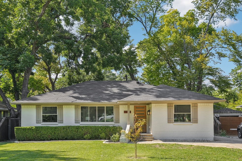 For Sale $700,000 • Co-Listing Agent