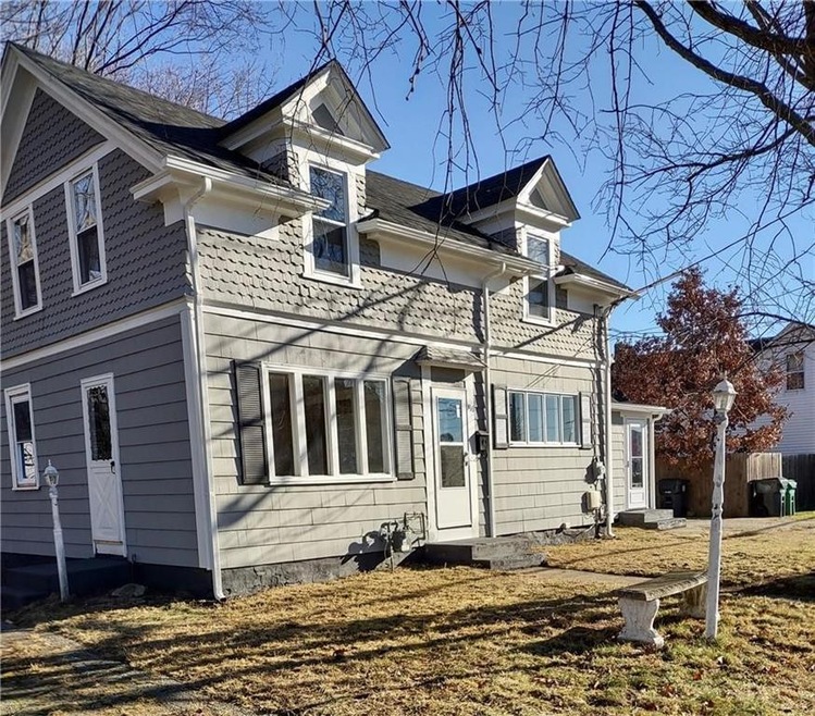 196 Greenwich Ave, Warwick, RI 02886 - photo 1