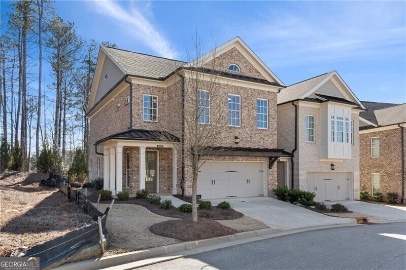 Remarkable end townhome unit in master planned Wat