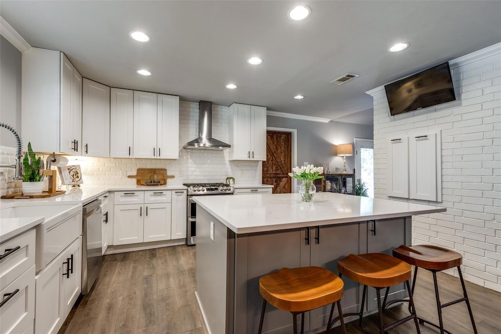 709 W Oak St, Celina, TX 75009 - photo 1