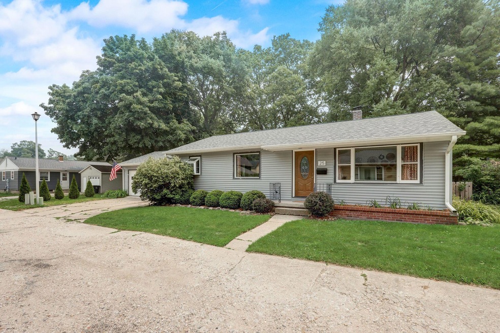 25 Mcdowell Ct, Oconomowoc, WI 53066 - photo 1