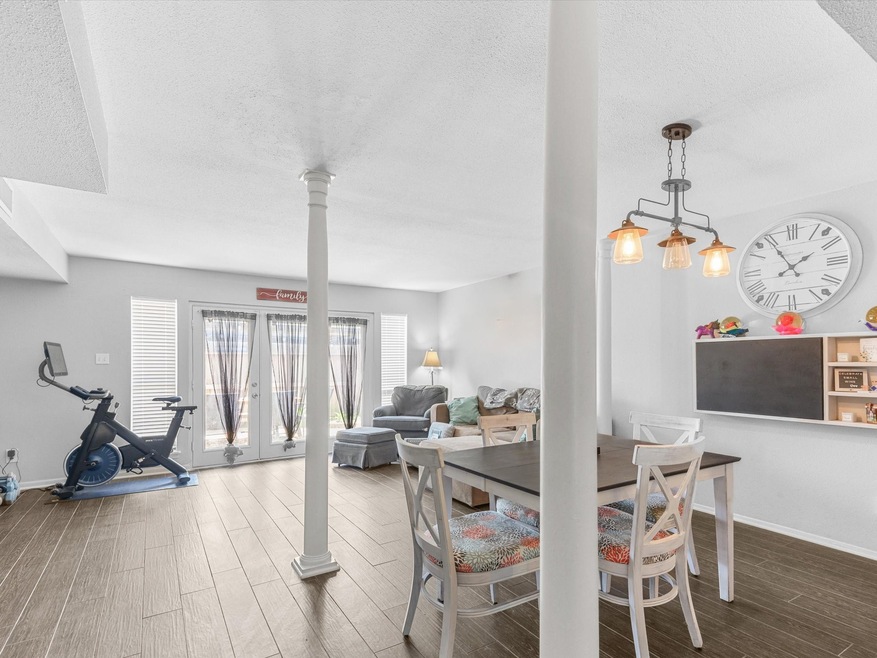 Living room/ Dinning area