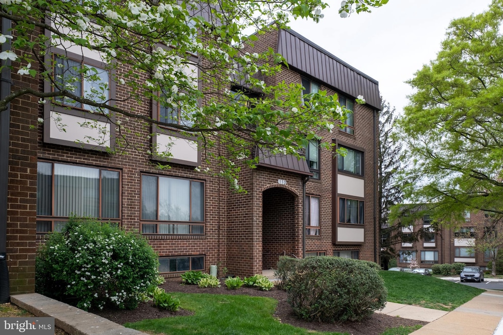 110 Roberts Ln unit 200, Alexandria, VA 22314 - photo 1